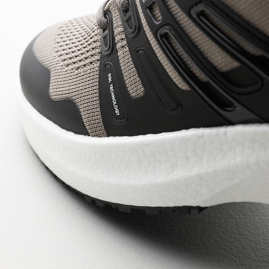 Nærbilde av skoen Advance Pro fra GaitLine i fargen Fudge